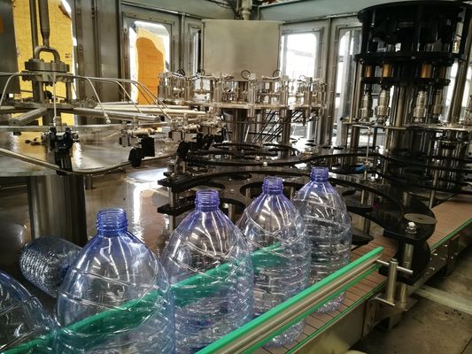 0.5L machines de remplissage en plastique d'eau en bouteille de l'ANIMAL FAMILIER 32000 BPH